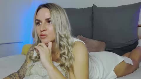 Foxy Kimmi online show from November 2025 07:07:01 AM