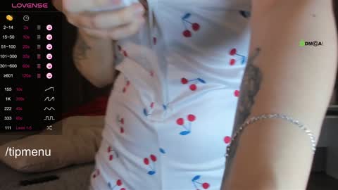 Snapshot of foxylovesyou chatting on January 2025 01:02:01 PM foxylovesyou online show from January 2025 01:02:01 PM