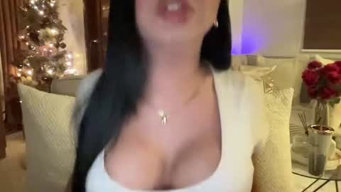 Snapshot of foxyluscious chatting on December 2024 06:28:01 PM Ms Celeste Anne online show from December 2024 06:28:01 PM