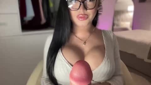 Snapshot of foxyluscious chatting on September 2025 05:08:01 AM Ms Celeste Anne online show from September 2025 05:08:01 AM