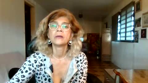 francelune online show from November 2025 01:00:02 PM