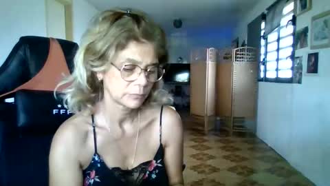 francelune online show from December 2025 10:42:02 AM