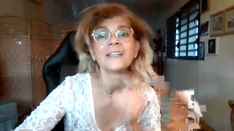 francelune online show from December 2025 01:05:02 PM
