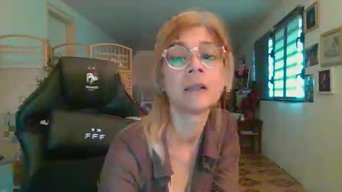 francelune online show from December 2025 12:34:02 PM