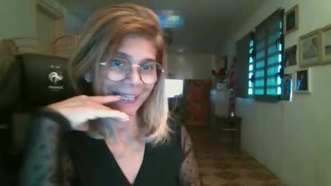 francelune online show from January 2026 12:55:01 PM