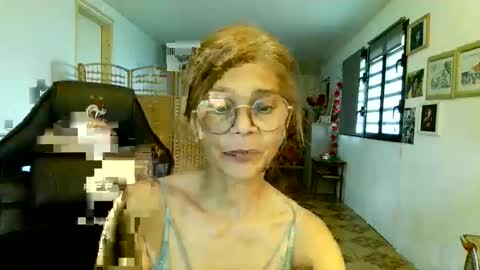 francelune online show from February 2026 01:37:01 PM