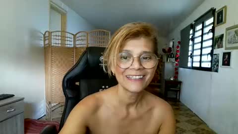 francelune online show from February 2026 01:07:01 PM