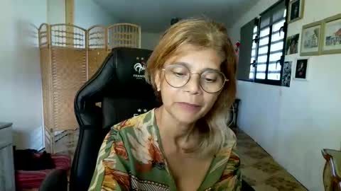 francelune online show from February 2026 01:18:01 PM