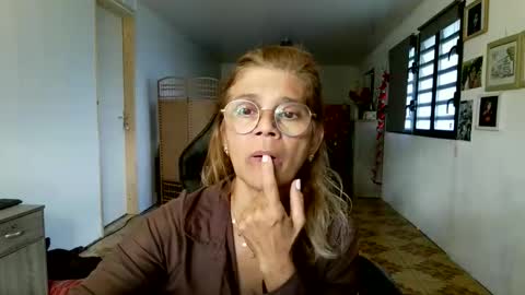 francelune online show from February 2026 02:04:02 PM