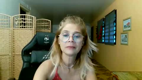 francelune online show from April 2026 01:57:02 PM