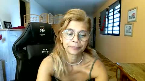francelune online show from April 2026 12:54:01 PM