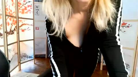 francelune online show from June 2026 03:21:02 PM