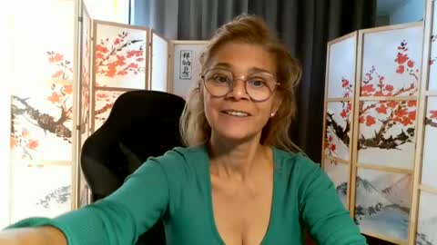 francelune online show from July 2026 12:13:01 PM