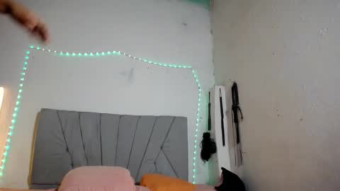 francihot4 online show from November 2025 01:59:02 AM