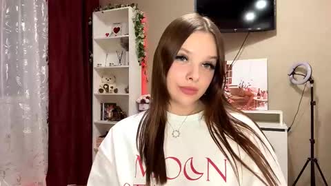 Lina online show from March 2026 04:33:01 PM