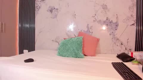 Laura online show from January 2026 07:28:02 PM