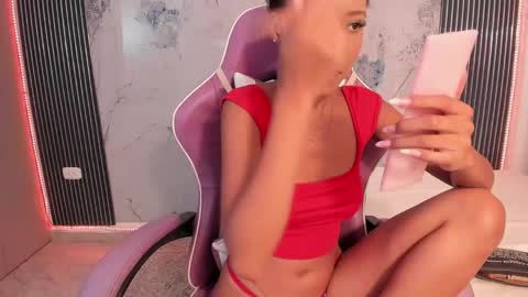Laura online show from May 2026 07:42:01 PM