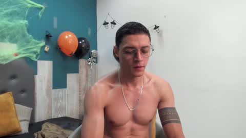 Frank online show from November 2025 07:02:02 PM