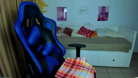 Frank online show from December 2025 04:40:02 AM