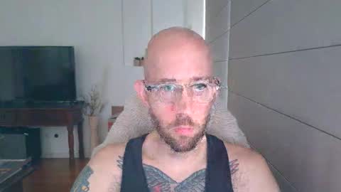 frank_perry2332 online show from April 2026 11:18:02 PM