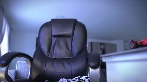 Frank Farrell. Hey remember to give me a thumbs up Ty online show from October 2025 06:51:02 PM