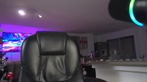 Frank Farrell. Hey remember to give me a thumbs up Ty online show from December 2025 03:56:02 AM