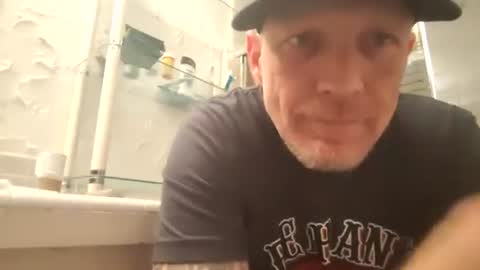 Snapshot of frankieblueeyes4u chatting on April 2026 02:33:01 AM Famous Blue Eyes online show from April 2026 02:33:01 AM