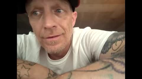 Snapshot of frankieblueeyes4u chatting on April 2026 01:49:02 PM Famous Blue Eyes online show from April 2026 01:49:02 PM