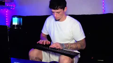 Snapshot of frankoafterdark chatting on November 2025 03:05:01 AM Franco online show from November 2025 03:05:01 AM