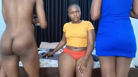 Snapshot of freaky_bunnies chatting on February 2026 07:25:02 PM freaky_bunnies online show from February 2026 07:25:02 PM