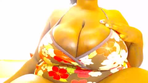 Snapshot of freakyboobsxx chatting on February 2025 12:48:01 PM Kimmy online show from February 2025 12:48:01 PM