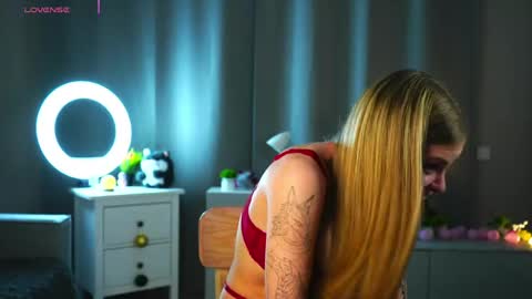 Hey im Olivia im glat to see you in mu room3 online show from April 2026 07:07:02 PM