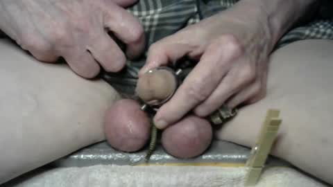 I am a total slave slut. I would like to have multiple owners to use me every day. online show from December 2024 06:33:01 AM