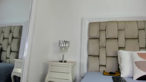 Snapshot of frehia_dimou chatting on April 2026 12:21:02 PM Frehia online show from April 2026 12:21:02 PM
