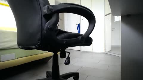 Walter Fischer online show from September 2025 12:05:01 PM