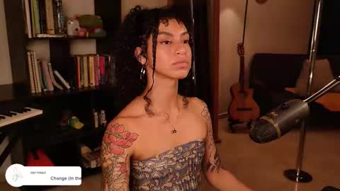 Snapshot of fresatanica chatting on October 2025 12:33:02 AM Vale online show from October 2025 12:33:02 AM