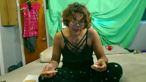 Snapshot of fridaybliss chatting on September 2025 04:28:01 PM Friday Bliss online show from September 2025 04:28:01 PM