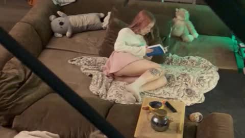 friend_zone_ online show from November 2025 04:28:02 PM