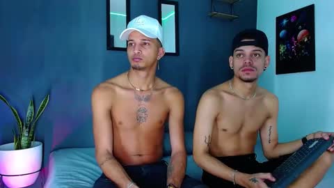 Snapshot of friendsofeverything_ chatting on December 2024 12:29:02 PM Adam y pitter online show from December 2024 12:29:02 PM