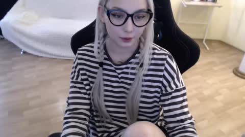 Snapshot of fromsun_forsoul chatting on February 2025 07:12:01 AM Lilith online show from February 2025 07:12:01 AM