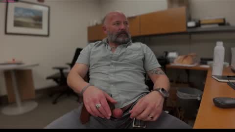 Snapshot of fuckadilf chatting on February 2025 06:33:01 PM fuckadilf online show from February 2025 06:33:01 PM