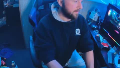 Snapshot of fufupop chatting on October 2025 09:37:01 PM fufupop online show from October 2025 09:37:01 PM