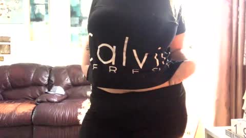 Linnys Palace online show from December 2024 07:45:02 PM