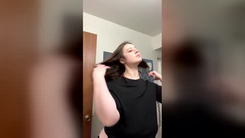 Linnys Palace online show from March 2026 04:21:02 PM