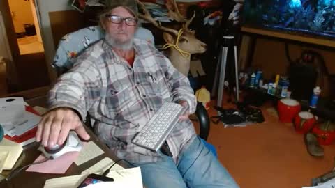 Snapshot of funmike2000 chatting on November 2025 05:18:02 AM mike online show from November 2025 05:18:02 AM