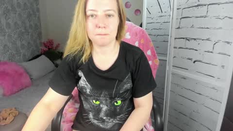 funny_bunny4 online show from December 2024 07:56:01 PM