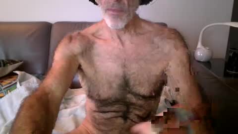 Snapshot of furrydawg chatting on December 2025 05:32:01 PM furrydawg online show from December 2025 05:32:01 PM