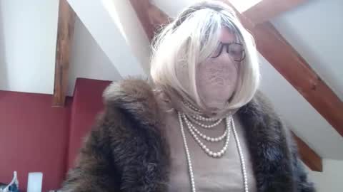 Snapshot of fursdany chatting on November 2025 09:31:02 AM Dany online show from November 2025 09:31:02 AM