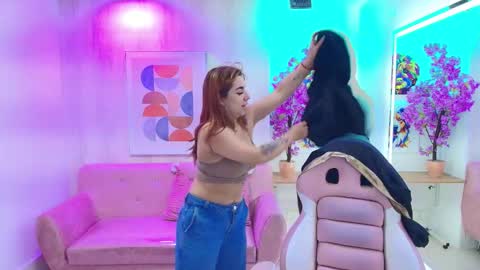 gabby_evanns online show from December 2025 12:01:02 PM