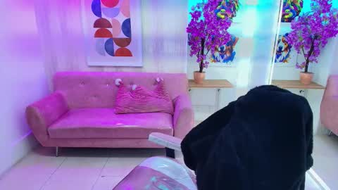 gabby_evanns online show from December 2025 12:01:02 PM